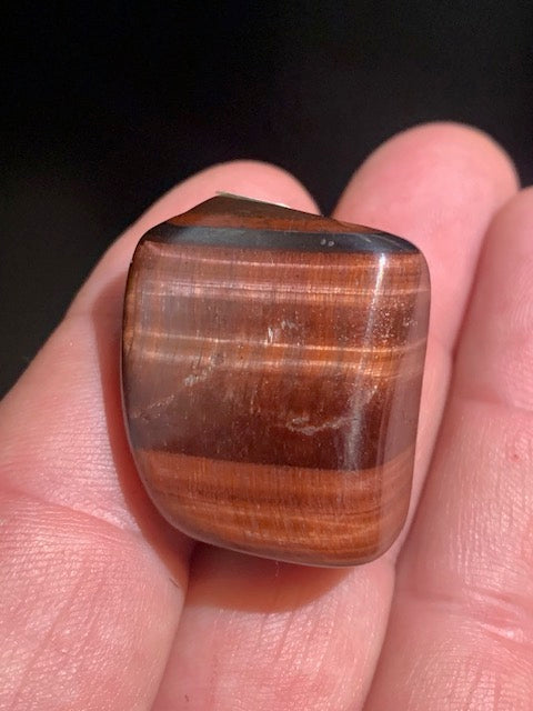Oeil de taureau - Pierre roulée - 37 x 26 x 21 cm - 26,4 gr.