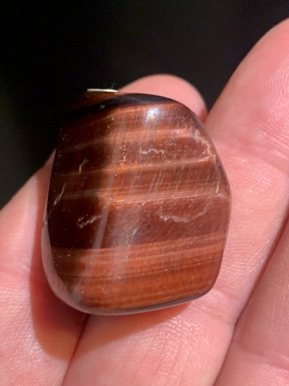 Oeil de taureau - Pierre roulée - 37 x 26 x 21 cm - 26,4 gr.