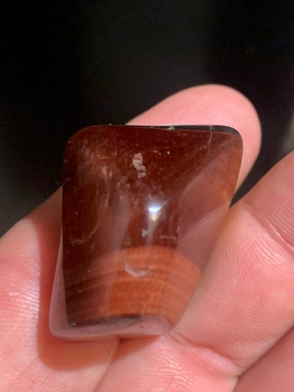 Oeil de taureau - Pierre roulée - 37 x 26 x 21 cm - 26,4 gr.