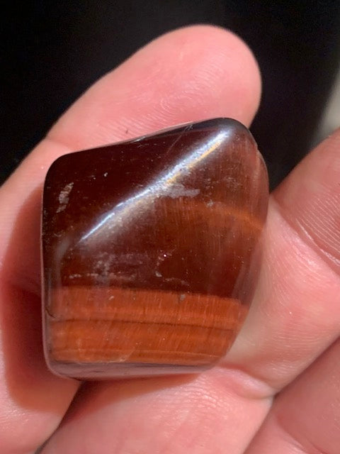 Oeil de taureau - Pierre roulée - 37 x 26 x 21 cm - 26,4 gr.