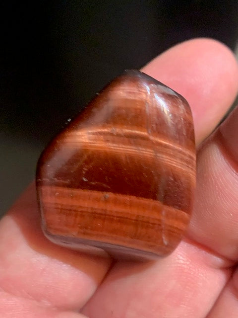 Oeil de taureau - Pierre roulée - 37 x 26 x 21 cm - 26,4 gr.