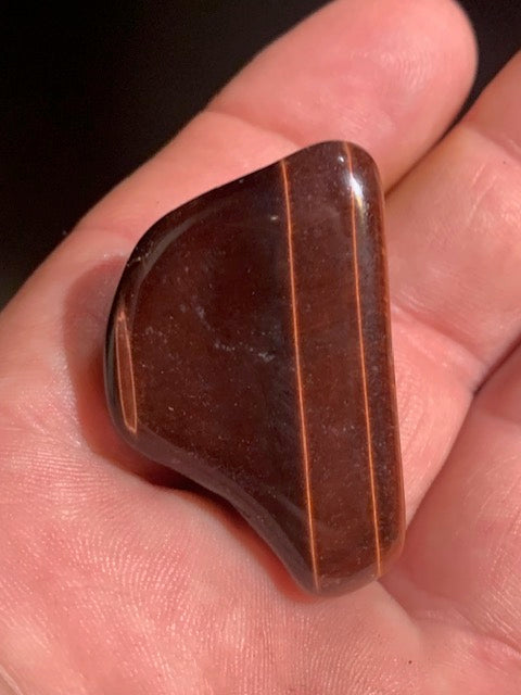 Oeil de taureau - Pierre roulée - 40 x 25 x 20 cm - 24 gr.
