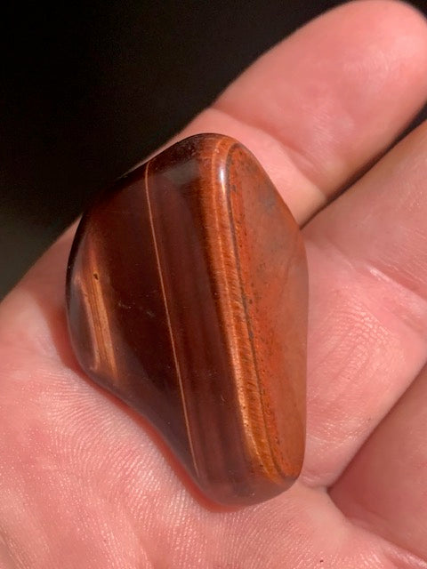 Oeil de taureau - Pierre roulée - 40 x 25 x 20 cm - 24 gr.