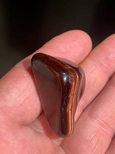 Oeil de taureau - Pierre roulée - 40 x 25 x 20 cm - 24 gr.