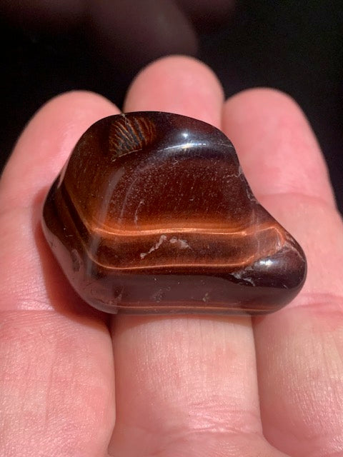 Oeil de taureau - Pierre roulée - 40 x 25 x 20 cm - 24 gr.