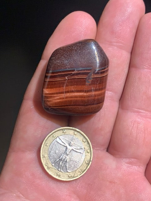 Oeil de taureau - Pierre roulée - 34 x 28 x 12 cm - 21 gr.