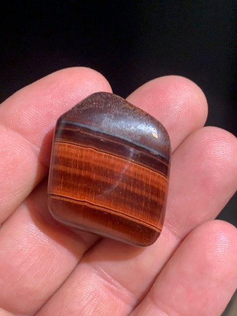 Tiger's eye - Tumbled stone - 34 x 28 x 12 cm - 21 g