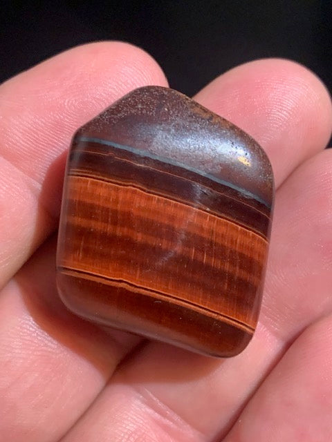 Oeil de taureau - Pierre roulée - 34 x 28 x 12 cm - 21 gr.