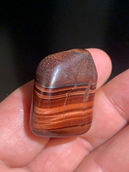 Oeil de taureau - Pierre roulée - 34 x 28 x 12 cm - 21 gr.