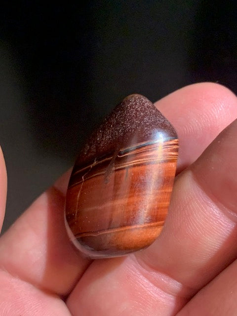 Oeil de taureau - Pierre roulée - 34 x 28 x 12 cm - 21 gr.