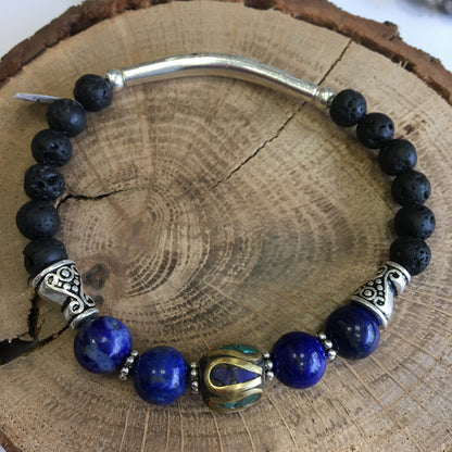Bracelet, collection n°2, 'Perles d'Inde' avec pierre de lave de 8 mm. Disponible de 17 à 21 cm de long. Fait par Z° C° !