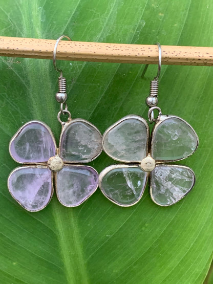 Boucles d'oreilles en Améthyste, en formes de 'trèfle à 4 feuilles', qualité AA à AAA. Finition laiton argenté, parfait !
