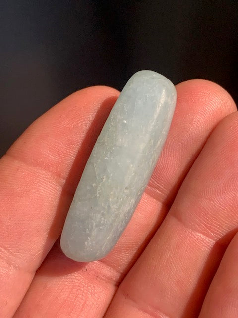 Aigue-marine - Pierre roulée - 42 x 13 x 12 mm - 12,6 gr.