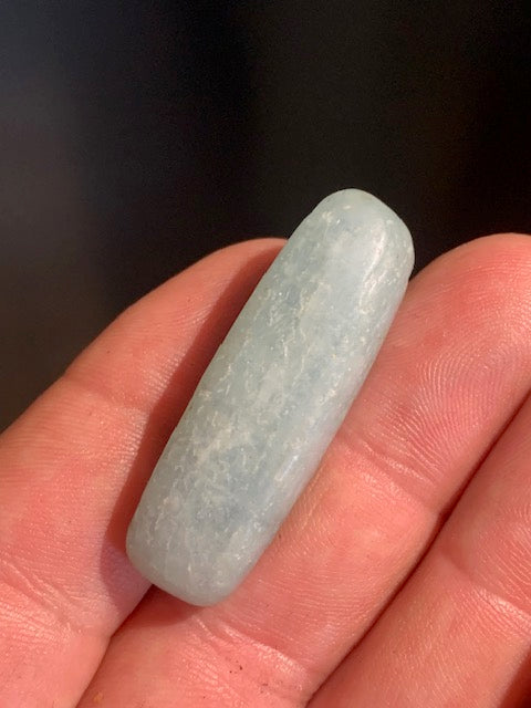 Aigue-marine - Pierre roulée - 42 x 13 x 12 mm - 12,6 gr.