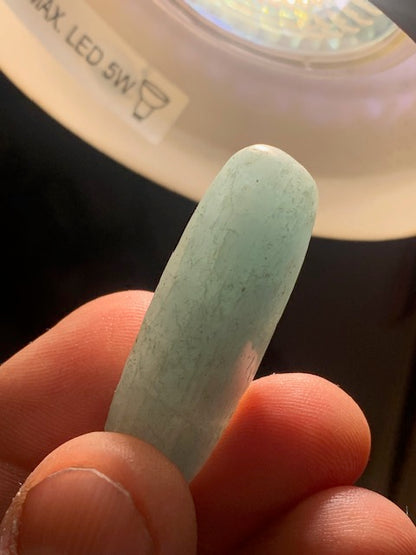 Aigue-marine - Pierre roulée - 42 x 13 x 12 mm - 12,6 gr.