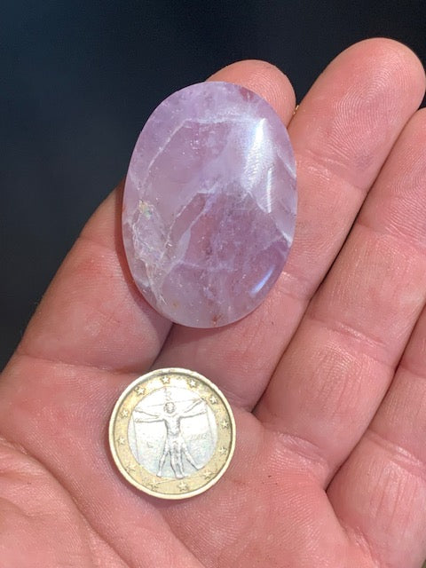 Améthyste - Galet de massage/ pierre plate - 45 x 32 x 8 mm - 15,7 gr.