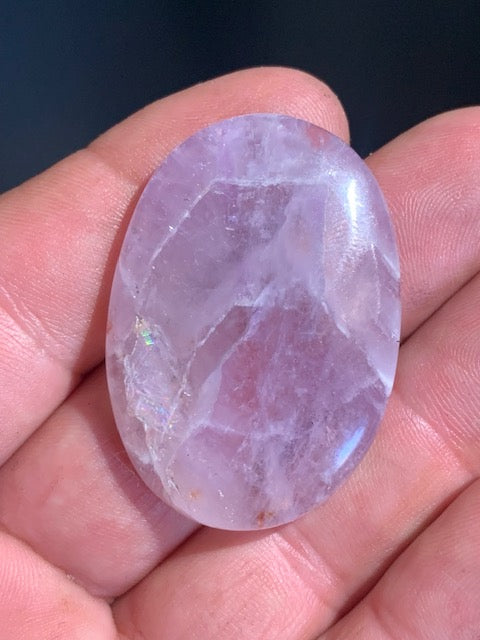 Améthyste - Galet de massage/ pierre plate - 45 x 32 x 8 mm - 15,7 gr.