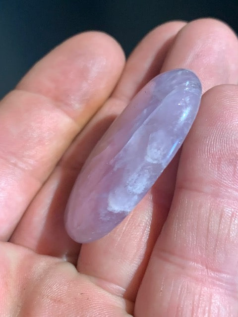 Améthyste - Galet de massage/ pierre plate - 45 x 32 x 8 mm - 15,7 gr.