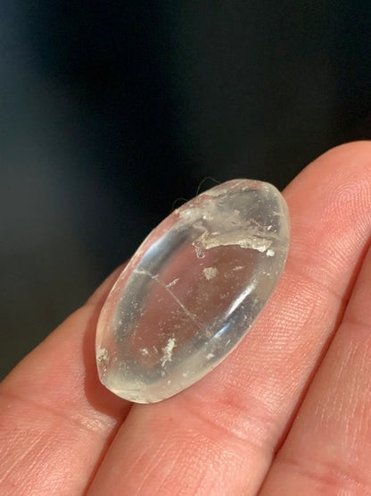 Cristal de roche (Quartz) - Galet de massage/ pierre plate - 39 x 29 x 9 mm - 14,9 gr.