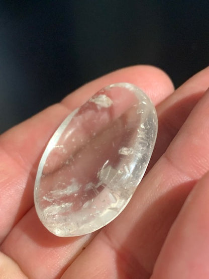 Cristal de roche (Quartz) - Galet de massage/ pierre plate - 39 x 29 x 9 mm - 14,9 gr.