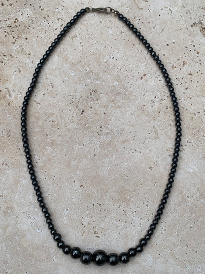 Hématite, collier 'Chute' en perles rondes de 4 à 10 mm. 3 finitions au choix pour le fermoir, Argent, laiton doré et argenté) !