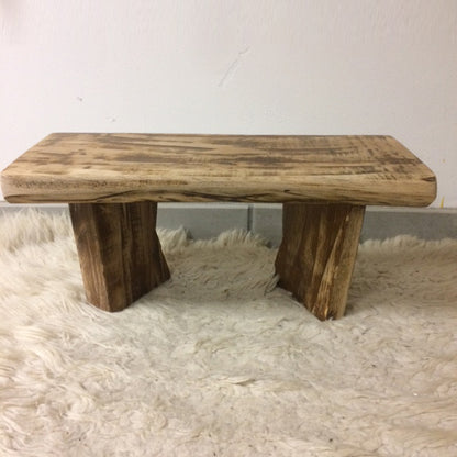 Banc de méditation en bois (Chêne), modèle de 48 x 20 centimètres de hauteur, parfait pour la méditation et même en décoration ! Fabriquer par Gem & Zen, chaque pièce est monter à la main, en France !