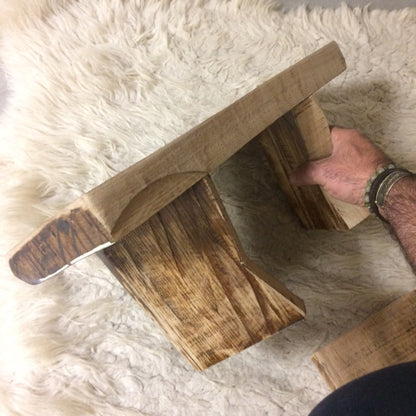 Banc de méditation en bois (Chêne), modèle de 48 x 20 centimètres de hauteur, parfait pour la méditation et même en décoration ! Fabriquer par Gem & Zen, chaque pièce est monter à la main, en France !