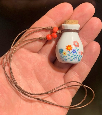 Bottle/Pendant for essential oil in ceramic - Sold with adjustable black cord - 3.5 x 2 mm