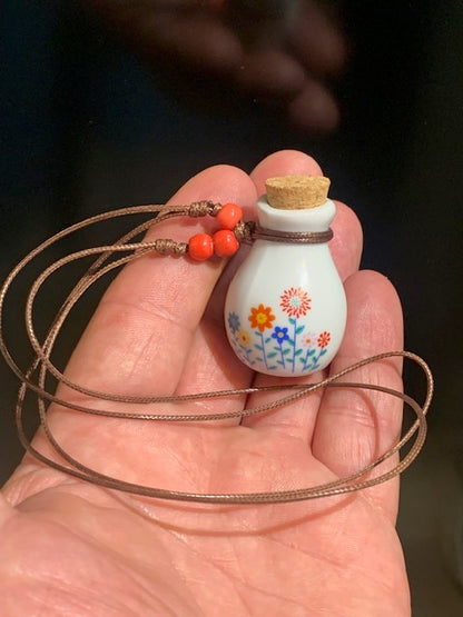 Bottle/Pendant for essential oil in ceramic - Sold with adjustable black cord - 3.5 x 2 mm