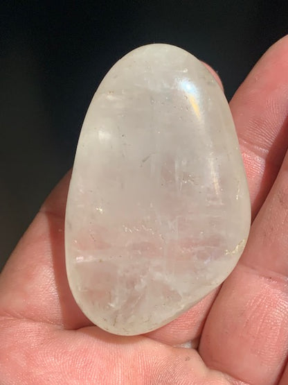 Cristal de roche (Quartz) - Galet - 55 x 36 x 23 mm - 61,1 gr.