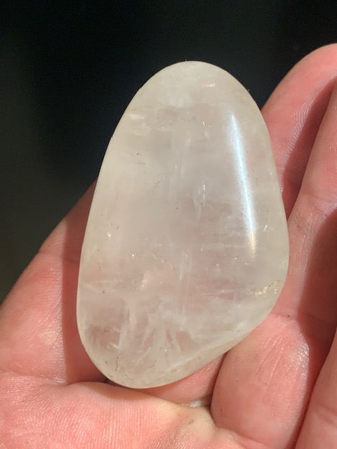 Cristal de roche (Quartz) - Galet - 55 x 36 x 23 mm - 61,1 gr.