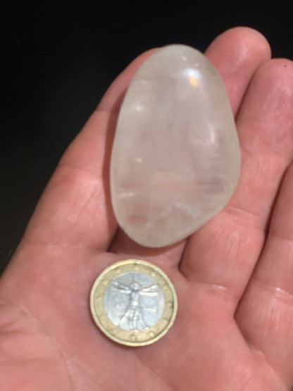 Cristal de roche (Quartz) - Galet - 55 x 36 x 23 mm - 61,1 gr.