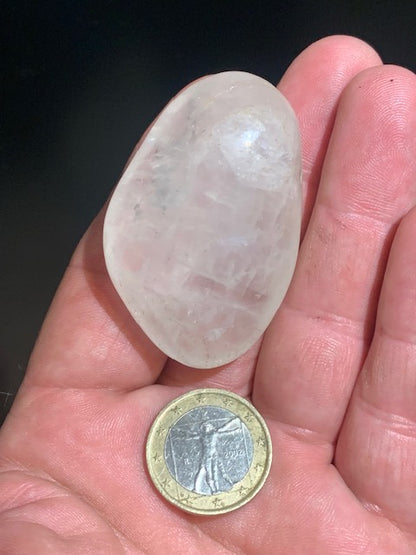 Cristal de roche (Quartz) - Galet - 55 x 36 x 23 mm - 61,1 gr.
