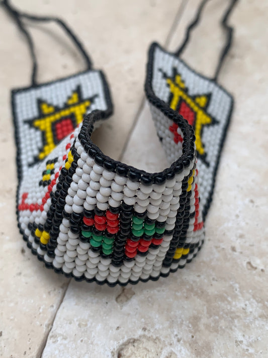 Bracelet amérindien en perles de rocaille 2 mm - 18,5 cm. Motifs authentiques faits main au Québec. Pour cheville ou poignet !