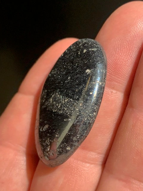 Hématite - Galet de massage/ pierre plate - 40 x 29 x 8 mm - 23 gr.