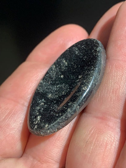 Hématite - Galet de massage/ pierre plate - 40 x 29 x 8 mm - 23 gr.