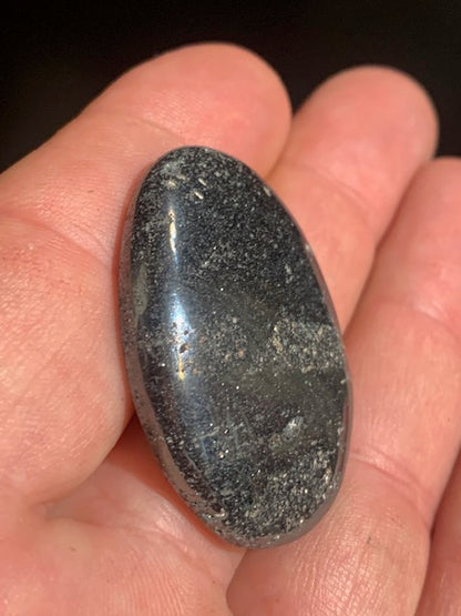 Hématite - Galet de massage/ pierre plate - 40 x 29 x 8 mm - 23 gr.