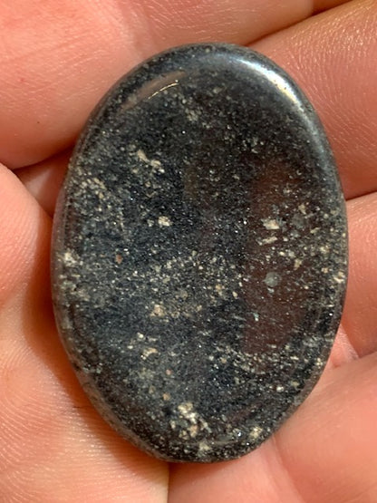 Hématite - Galet de massage/ pierre plate - 40 x 29 x 8 mm - 23 gr.