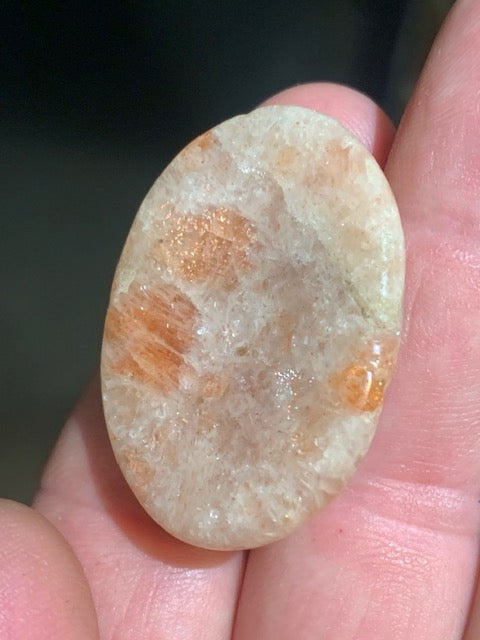 Pierre du Soleil - Galet de massage/ pierre plate - 38 x 28 x 8 mm - 25 gr.