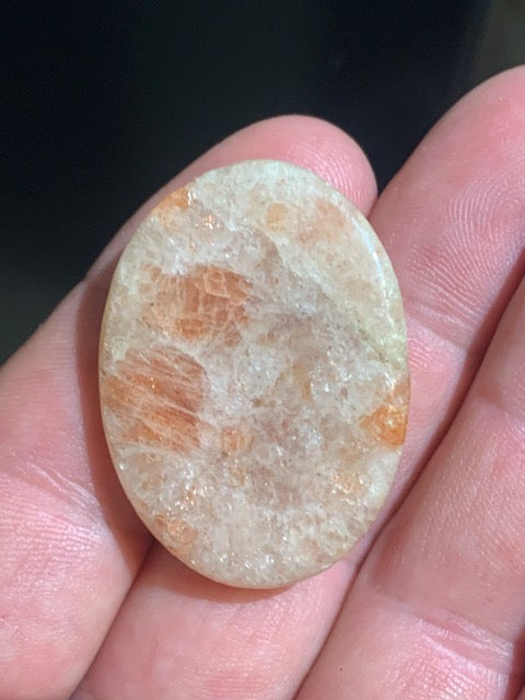 Pierre du Soleil - Galet de massage/ pierre plate - 38 x 28 x 8 mm - 25 gr.