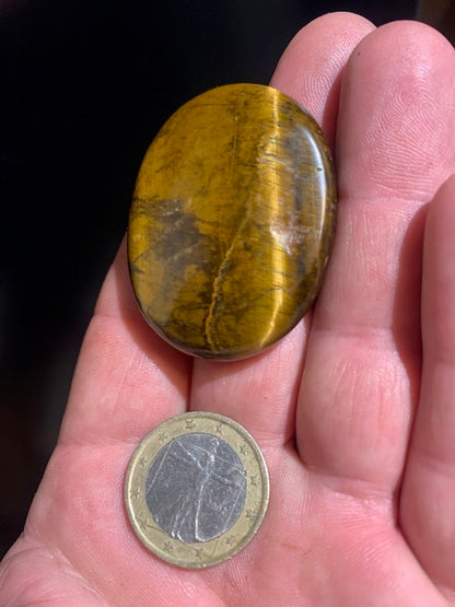 Oeil de tigre - Galet de massage/ pierre plate - 45 x 35 x 10 mm - 20,5 gr.