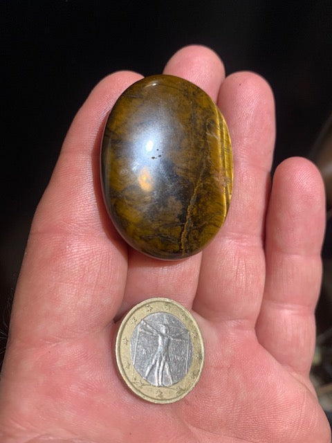 Oeil de tigre - Galet de massage/ pierre plate - 45 x 35 x 10 mm - 20,5 gr.