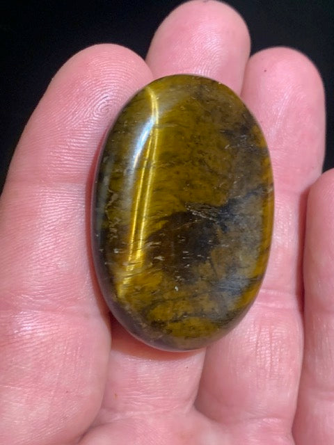 Oeil de tigre - Galet de massage/ pierre plate - 45 x 35 x 10 mm - 20,5 gr.