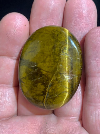 Oeil de tigre - Galet de massage/ pierre plate - 45 x 35 x 10 mm - 20,5 gr.