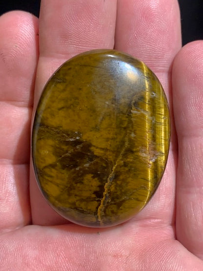Oeil de tigre - Galet de massage/ pierre plate - 45 x 35 x 10 mm - 20,5 gr.