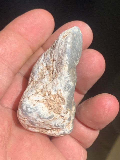Angélite - Spécimen brut - ± 58 x 37 x 30 mm - ± 70,3 gr.