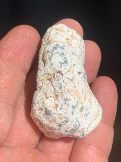 Angélite - Spécimen brut - ± 58 x 37 x 30 mm - ± 70,3 gr.
