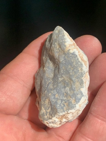 Angélite - Spécimen brut - ± 58 x 37 x 30 mm - ± 70,3 gr.