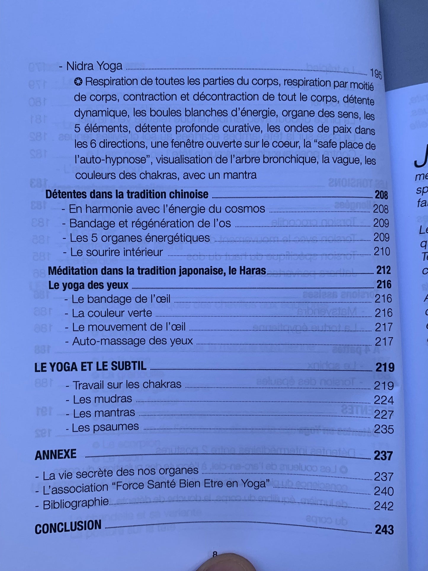 L’enseignement de Babacar Khane : Yoga des Pharaons, Hatha Yoga et Yoga Taoïste Chinois par Josette Frignac et Manon Lemaire. Superbe livre, complet et enrichissant !