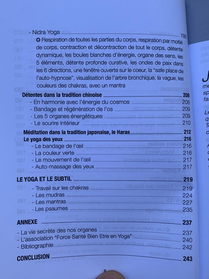 L’enseignement de Babacar Khane : Yoga des Pharaons, Hatha Yoga et Yoga Taoïste Chinois par Josette Frignac et Manon Lemaire. Superbe livre, complet et enrichissant !